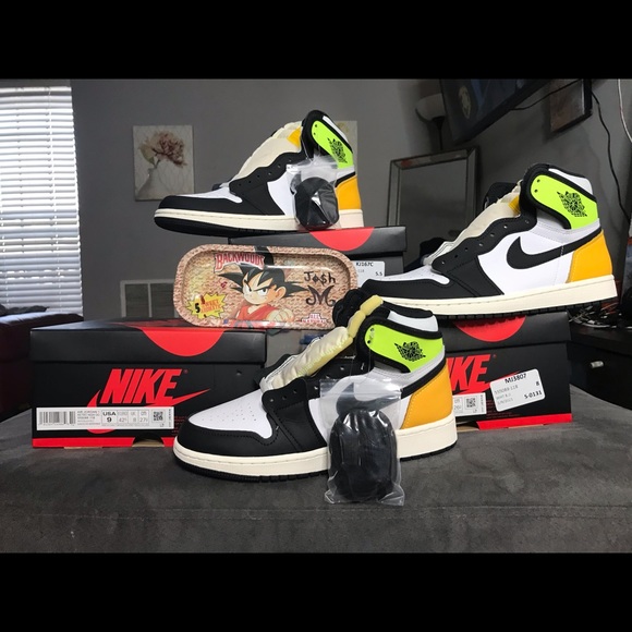 Jordan Shoes - Nike air Jordan 1 volt